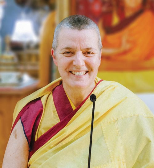 Guèn-La Kelsang Dekyong Directrice spirituelle générale de la Nouvelle Tradition Kadampa Guèn-La Kelsang Dekyong Directrice spirituelle générale de la Nouvelle Tradition Kadampa