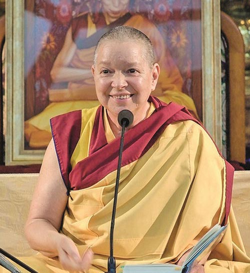 Guèn-La Kelsang Kunsang enseignante de la Nouvelle Tradition Kadampa Guèn-La Kelsang Kunsang enseignante de la Nouvelle Tradition Kadampa